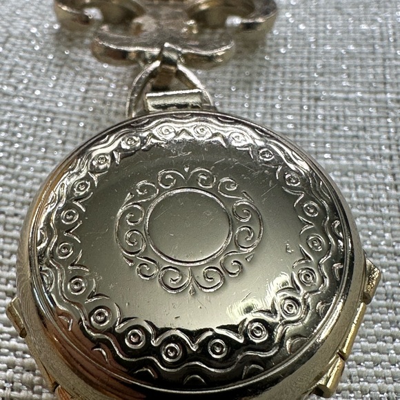 BROOCH: Rare vintage Pegasus, coral gold tone, rose, pink, locket, one of a kind - Picture 11 of 17